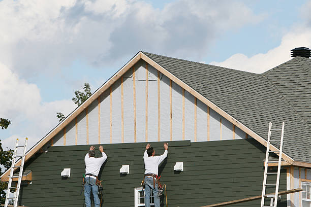 Professional Siding Installation technician working in Huntsville, TN